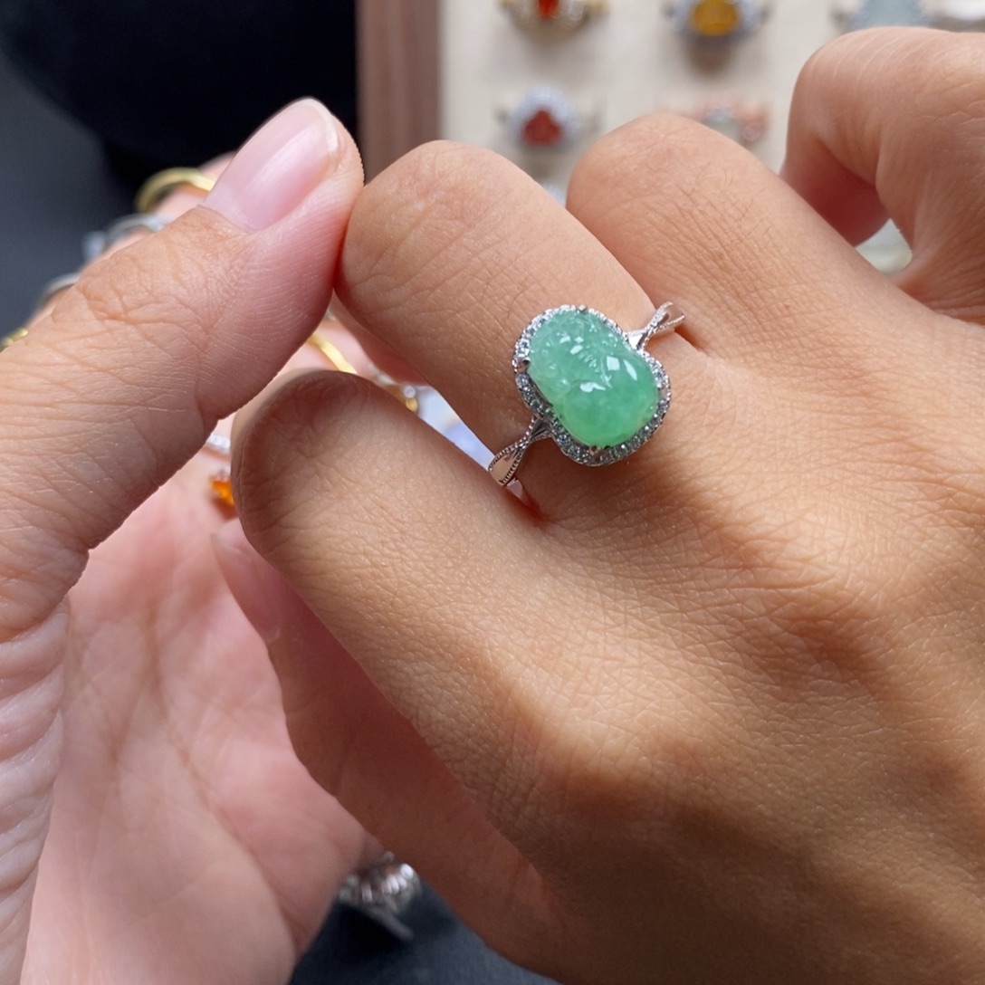 卡***尔翡翠银S925镶嵌戒指