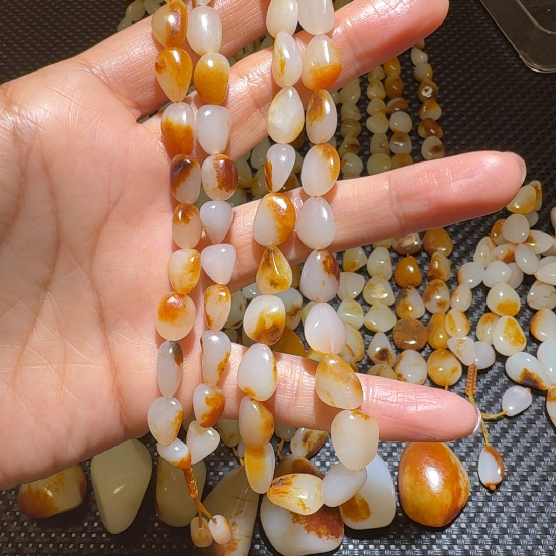 和田玉（糖玉）颈饰未镶嵌