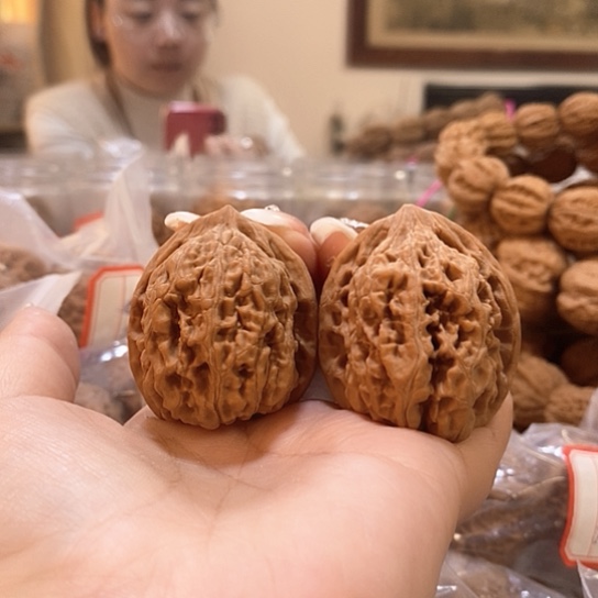 文玩核桃吊坠38凤凰台尖有伤