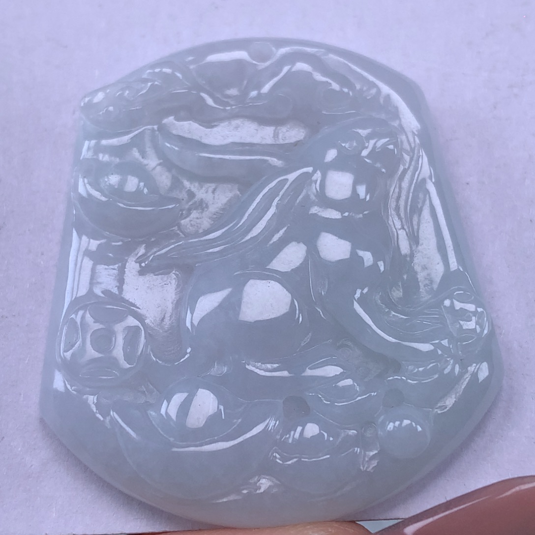 翡翠未镶嵌颈饰兔