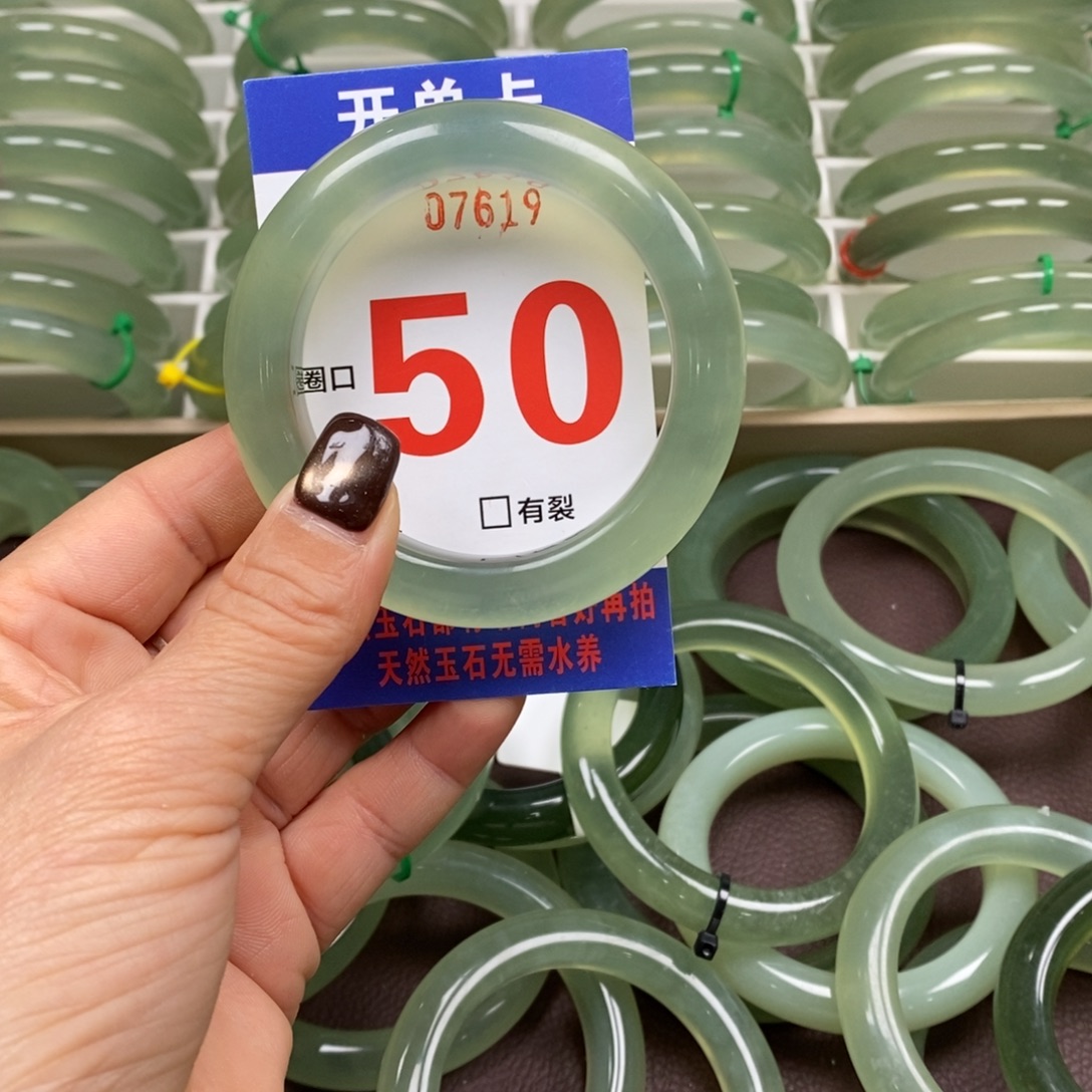 我***基蛇纹石玉未镶嵌手镯