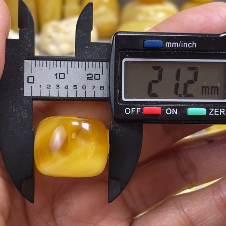 蜜蜡未镶嵌裸石83