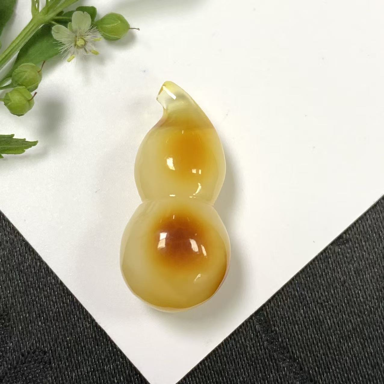 「戴琴珠宝」Z808-蜜蜡雕刻件吊坠（多样性发其一）