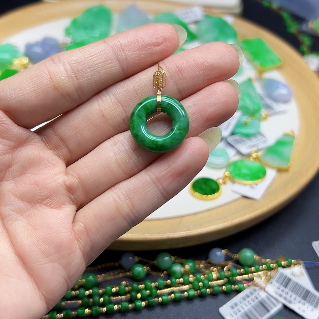 翡翠颈饰18K金镶嵌天然缅料A货一件