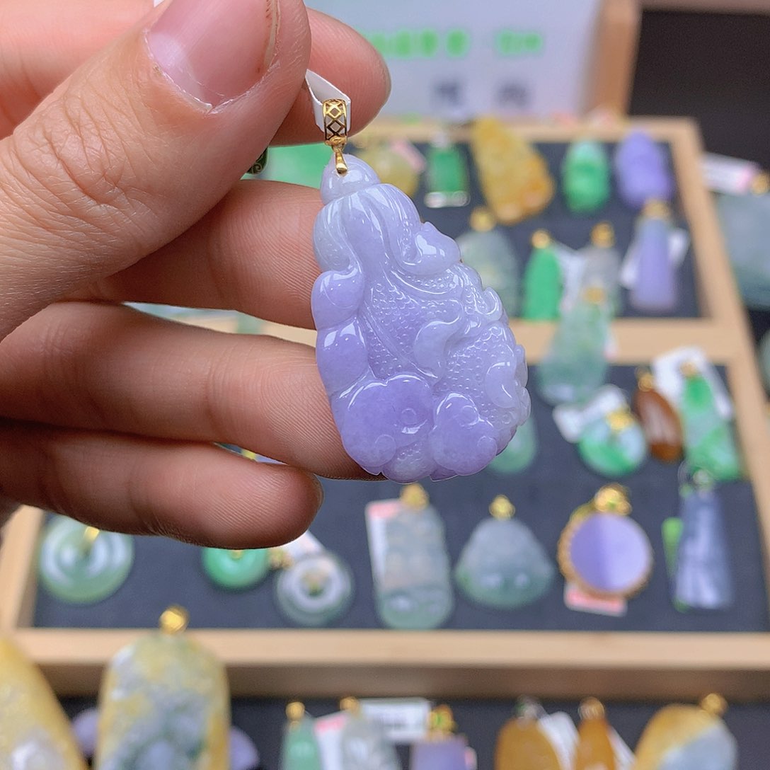 翡翠颈饰18K金镶嵌翡翠