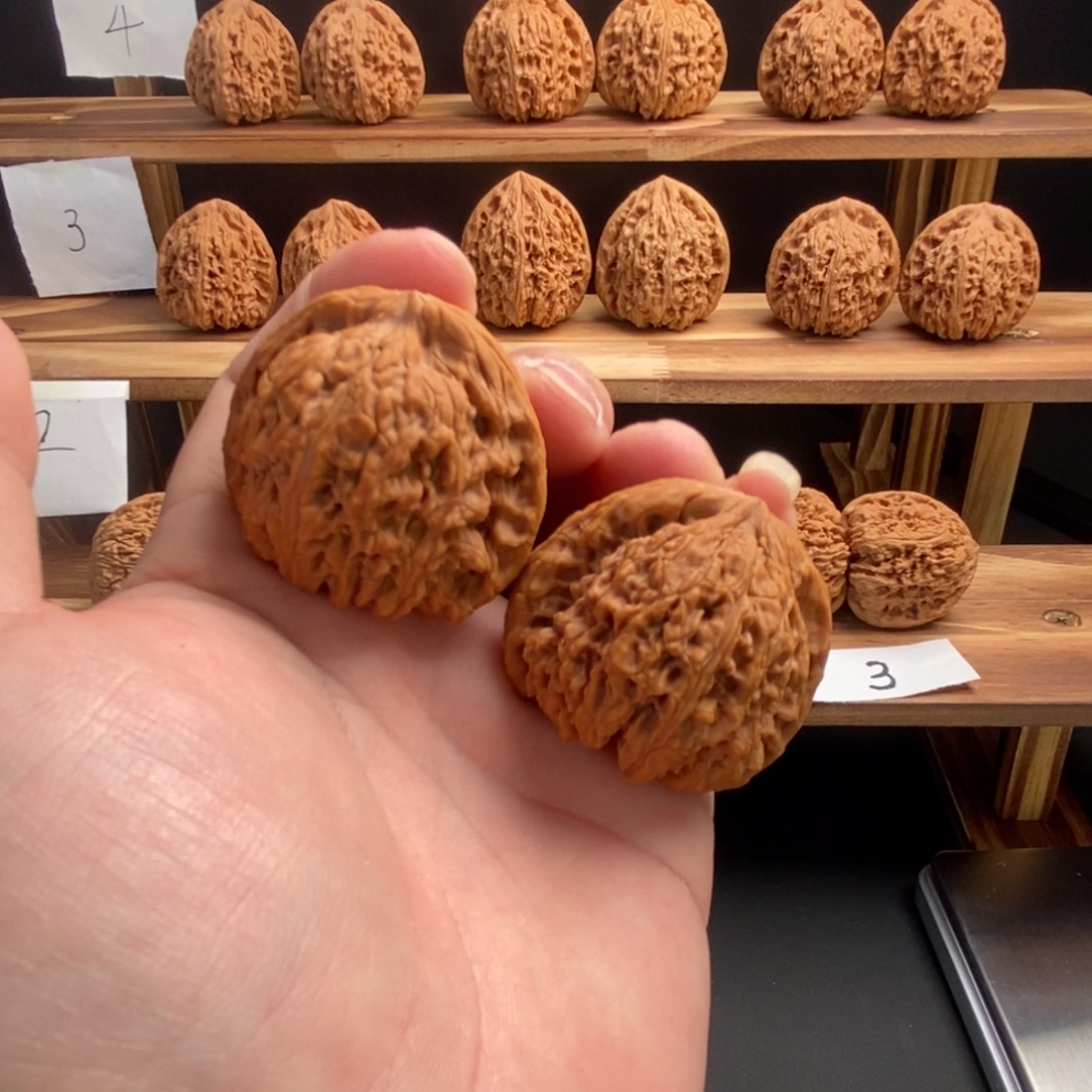 风***雨桃核把件精品南疆石矮桩小凹底