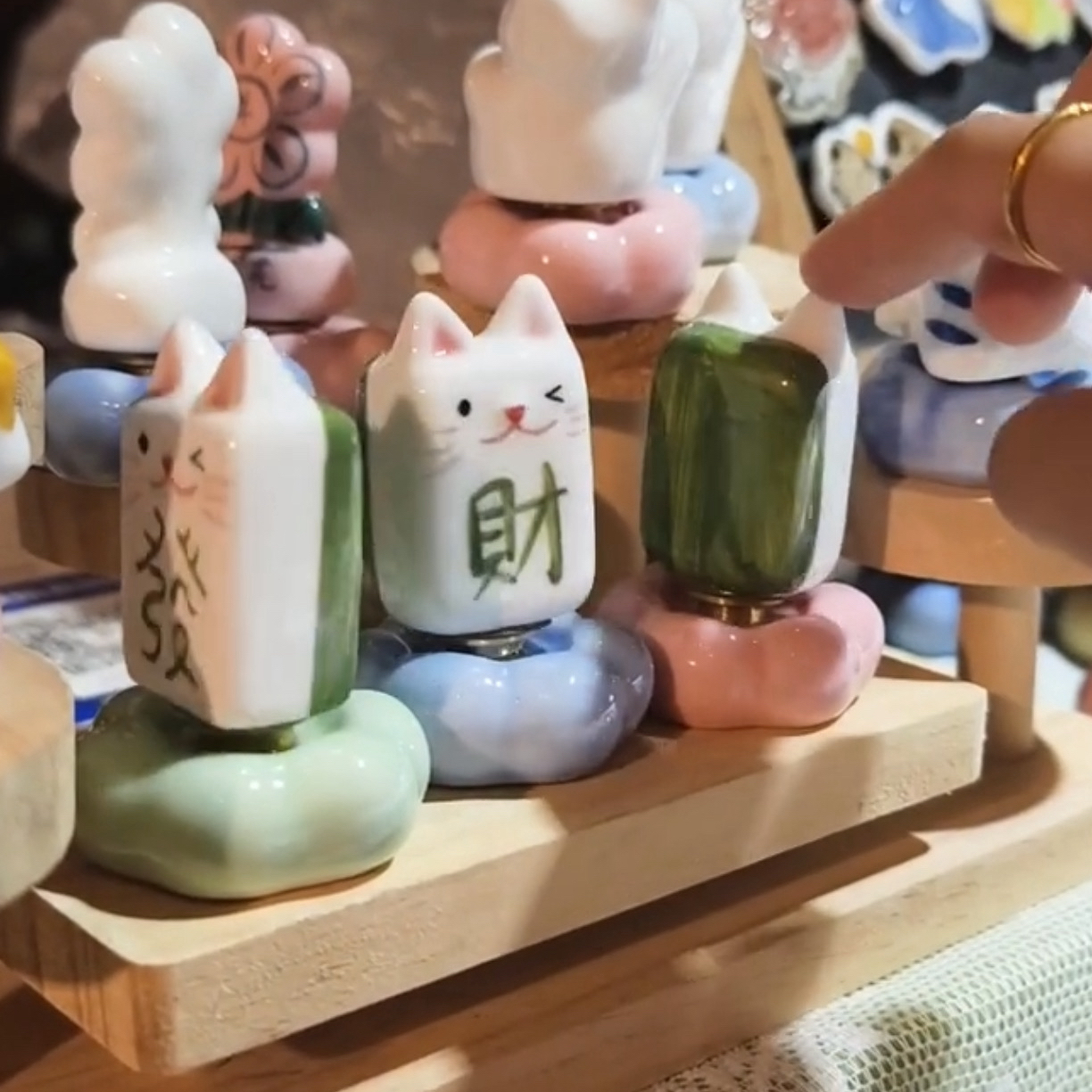 景德镇集市网红旋转陶瓷可爱麻将猫发财中转转陶瓷