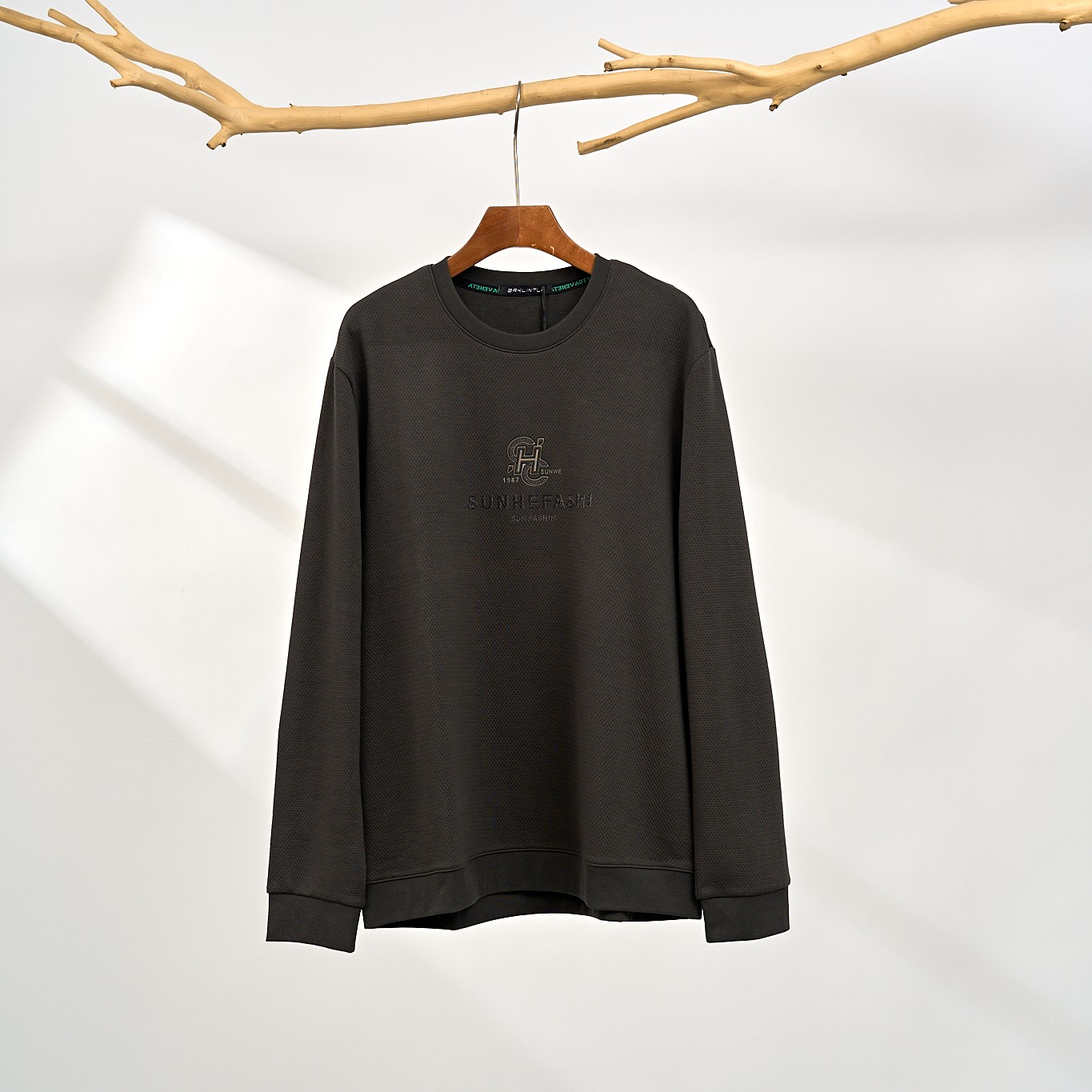 【AZ】360-BR6922VD034-秋冬深绿圆领简约舒适印花男装卫衣