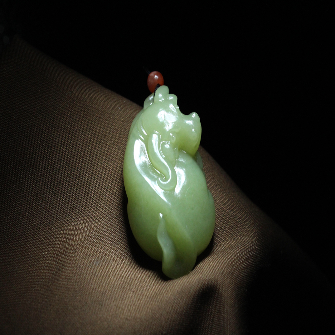 天然和田玉黄口玉生肖牛勤恳黄牛挂件吊坠尺寸27/48/16mm重31.28g