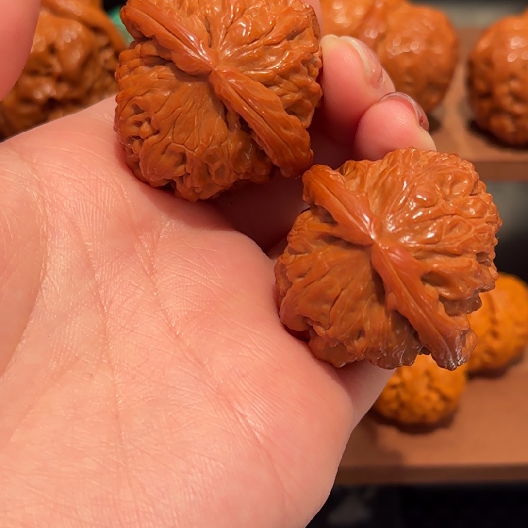 桃核吊坠精品球白狮子39