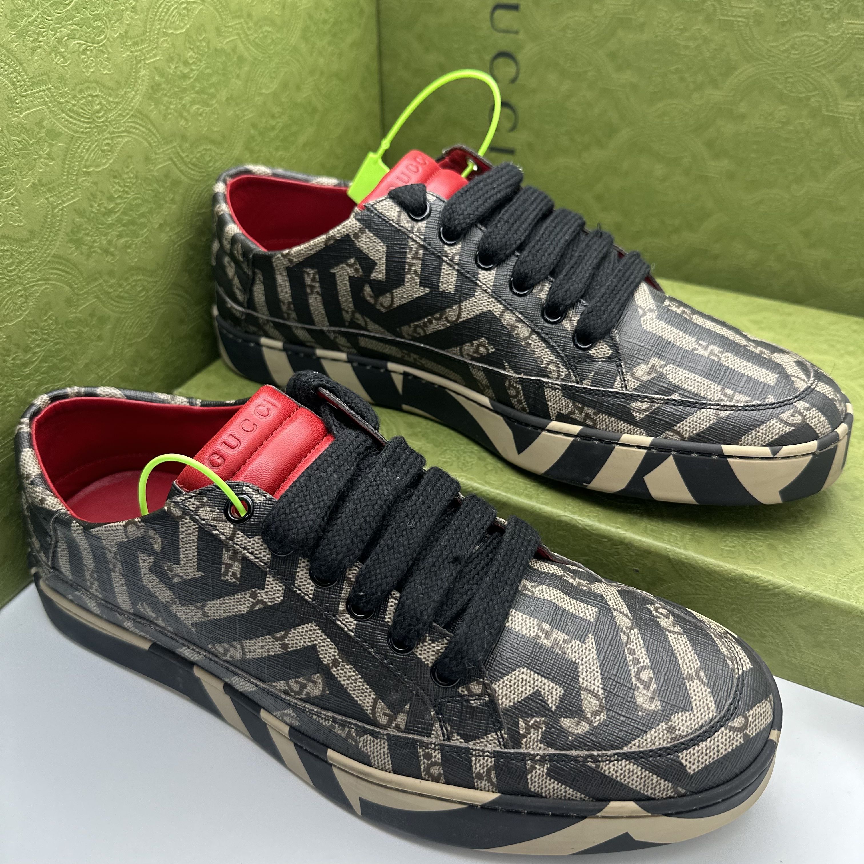 95新 GUCCI/古驰 42欧码/双色拼接花面时尚休闲板鞋