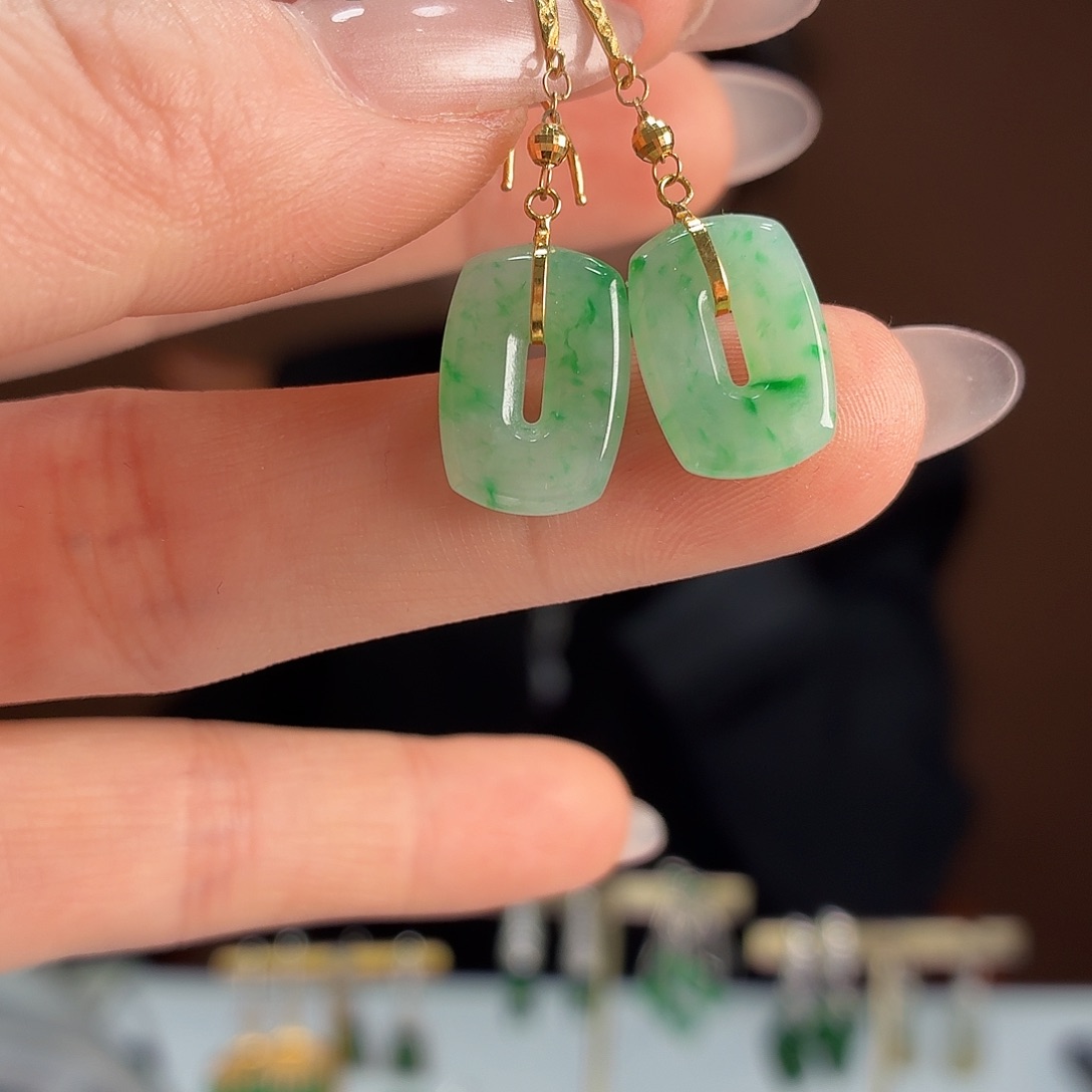 翡翠18K金镶嵌耳饰