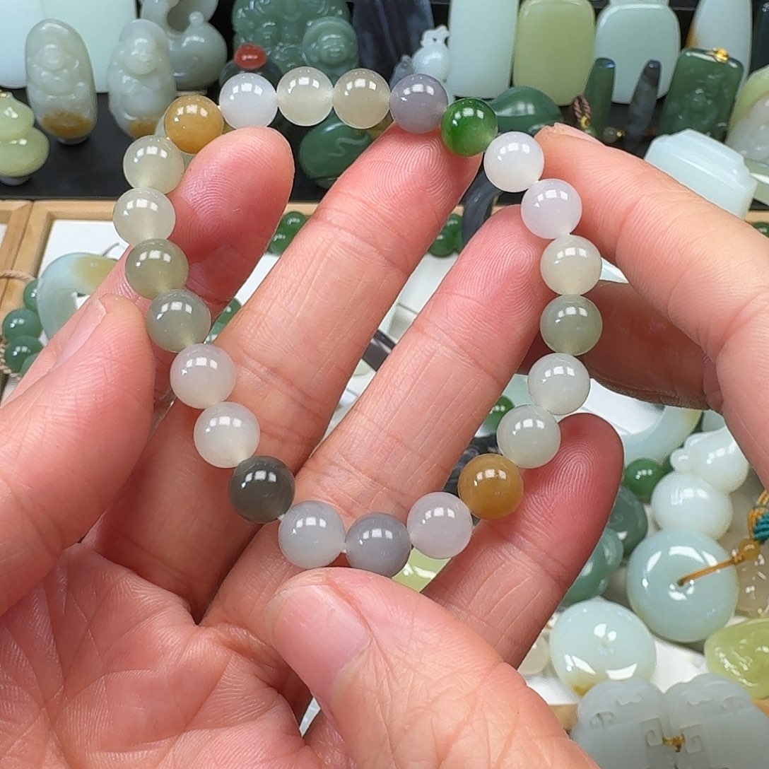 古***黎和田玉未镶嵌颈饰