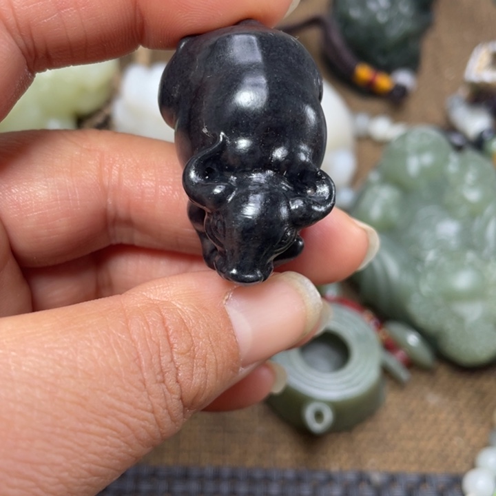 和田玉未镶嵌把件