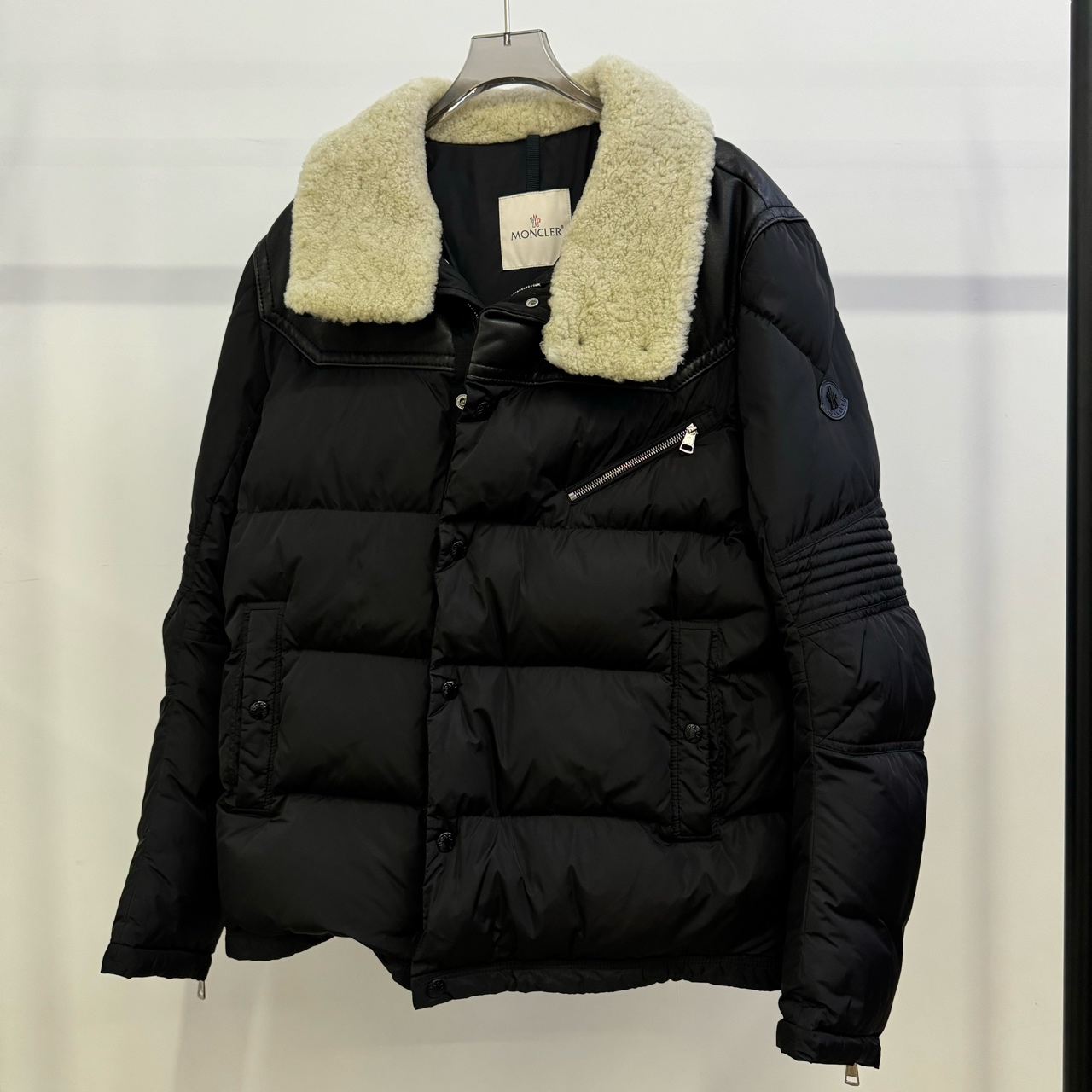 99新 MONCLER 盟可睐/蒙口/翻领黑色羽绒服 4码 GM001162