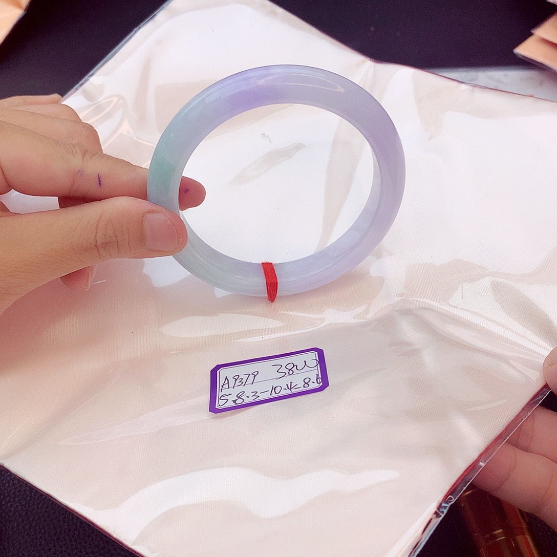 翡翠手镯未镶嵌翡翠