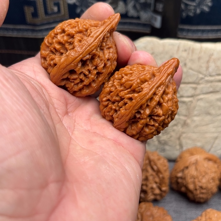 文玩核桃吊坠蚂蚁