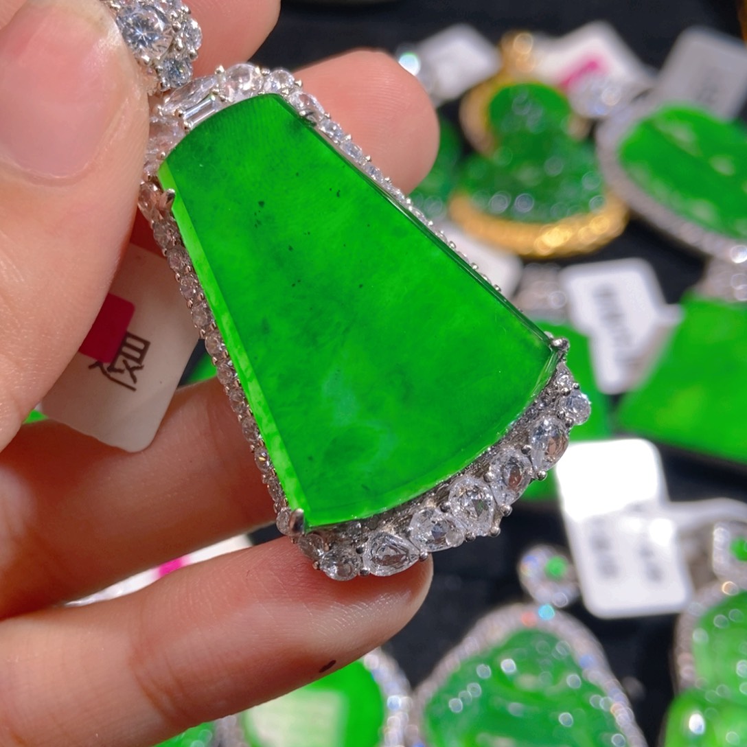 翡翠未镶嵌吊坠(不含链)一***露