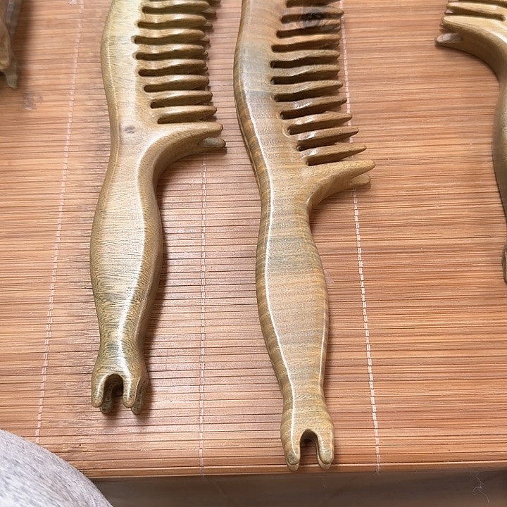 绿檀按摩梳子工具