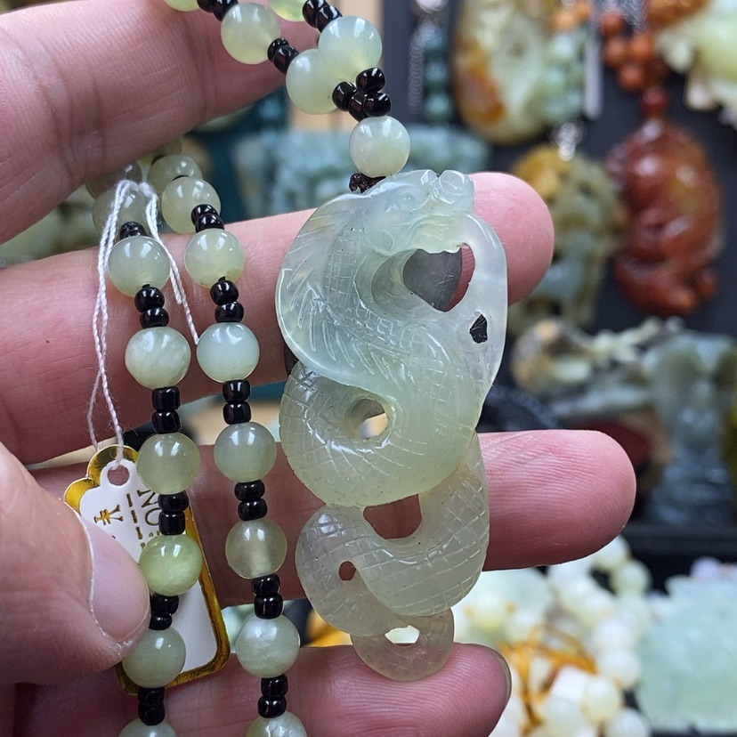 【闪购商品】蛇纹石玉吊坠未镶嵌