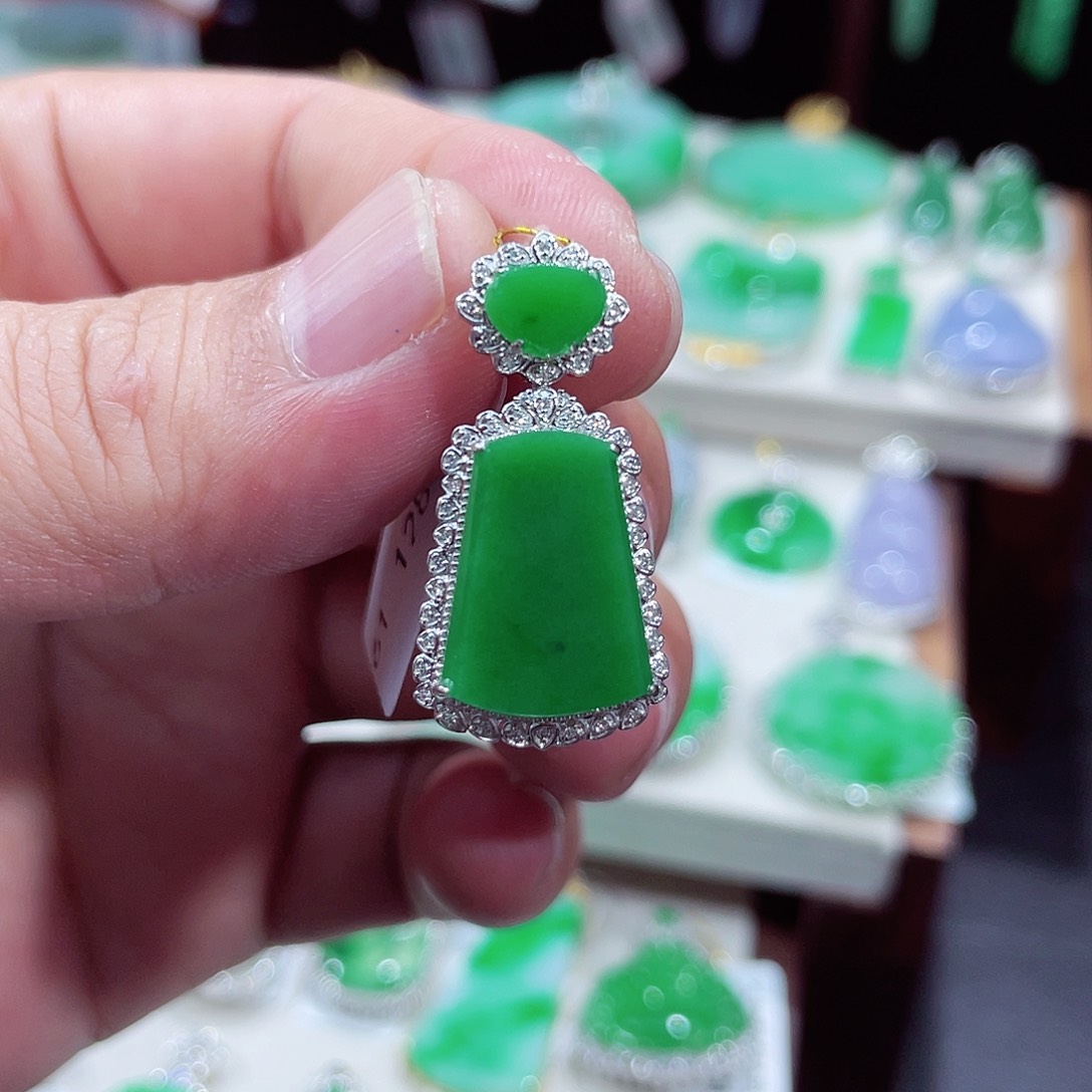 翡翠吊坠(不含链)18K金镶嵌