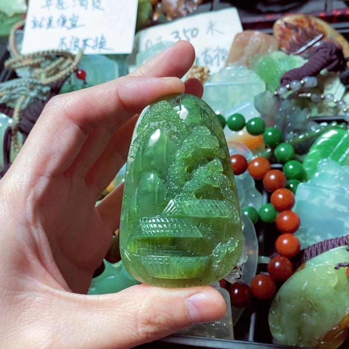 蛇纹石玉颈饰未镶嵌