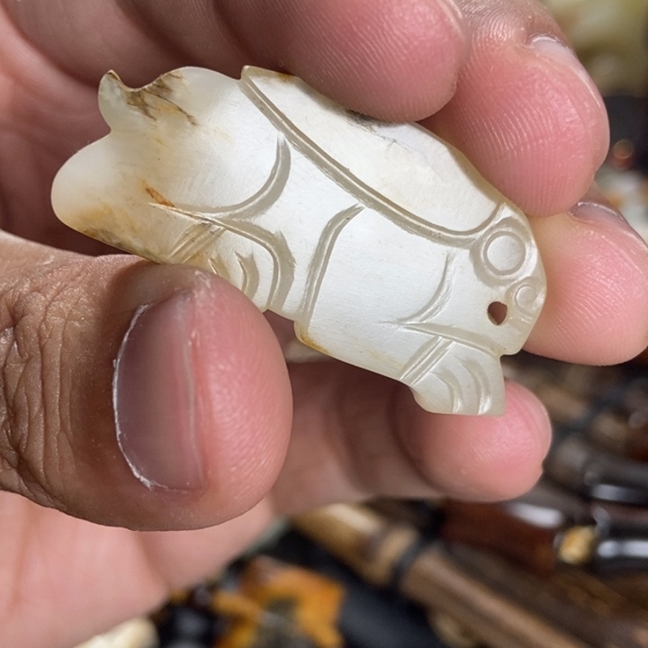 和田玉颈饰未镶嵌柿**易