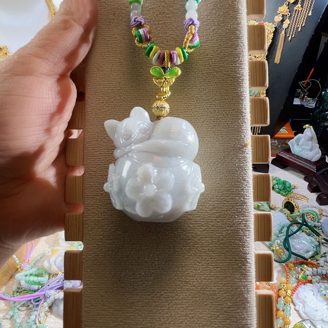 翡翠颈饰未镶嵌翡翠大招彩猫