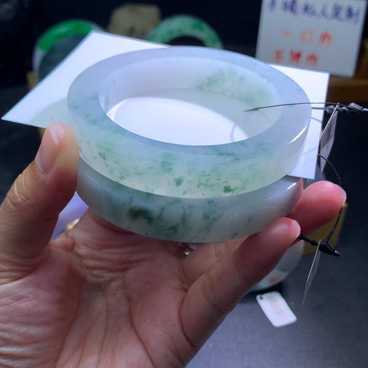 定制翡翠未镶嵌翡翠手镯