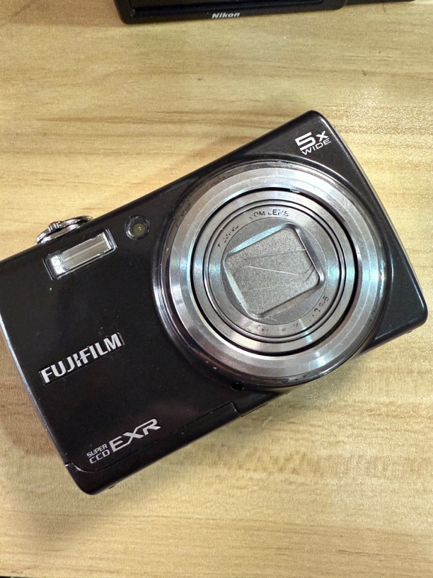 9新 Fujifilm/富士 富士f200exr 1200w像素 5倍光学变焦