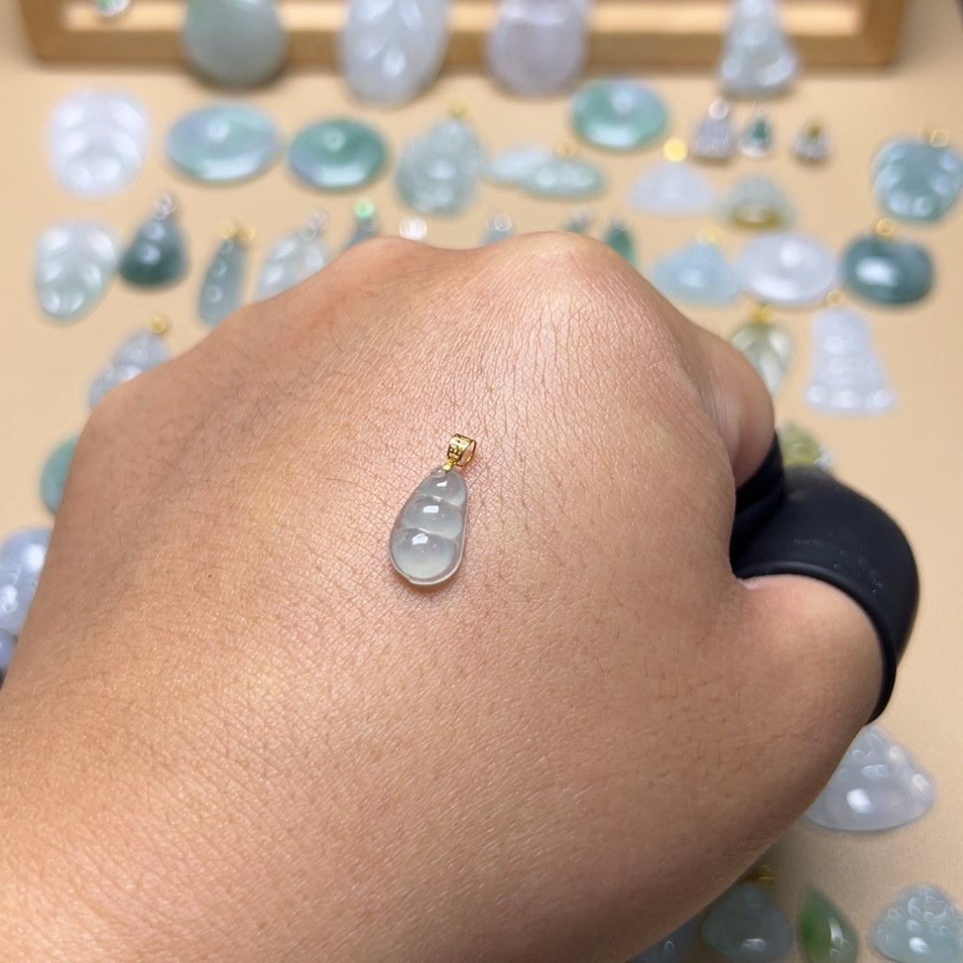 翡翠颈饰18K金镶嵌豆子