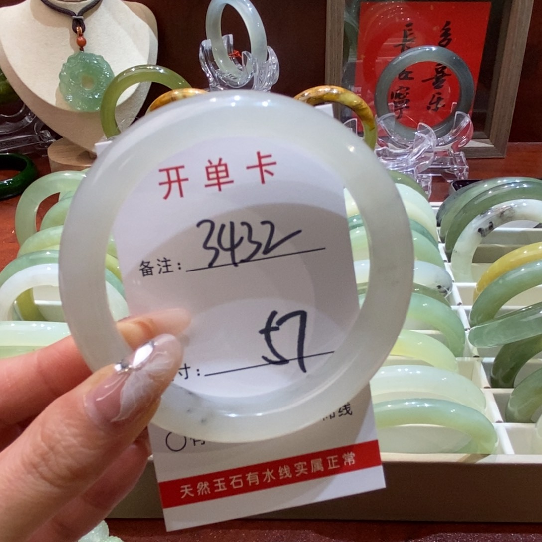 【闪购商品】蛇纹石玉手镯未镶嵌m**g