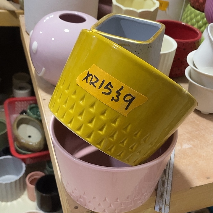 陶瓷花盆有孔 瑕疵介意勿拍 