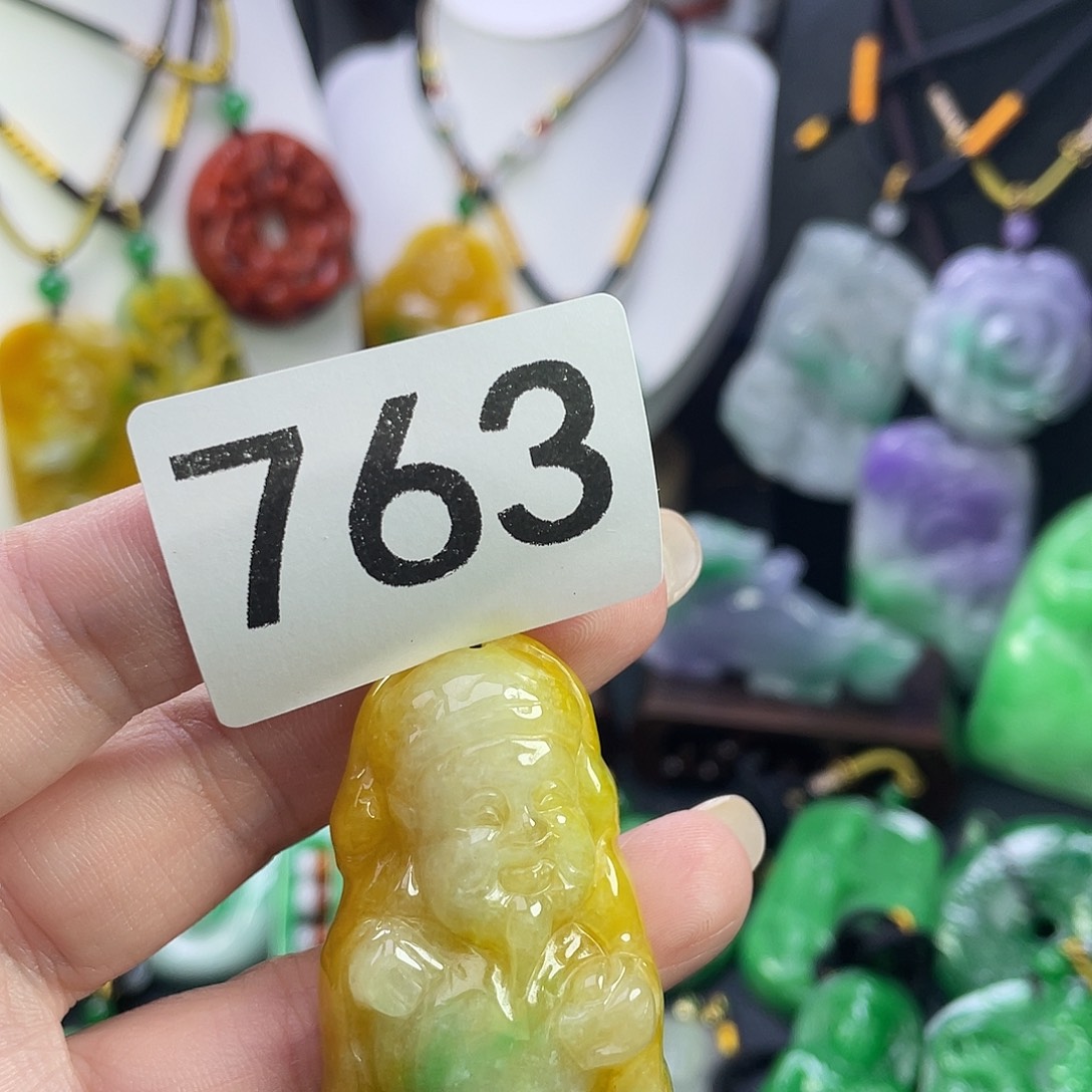 翡翠未镶嵌吊坠(赠链)