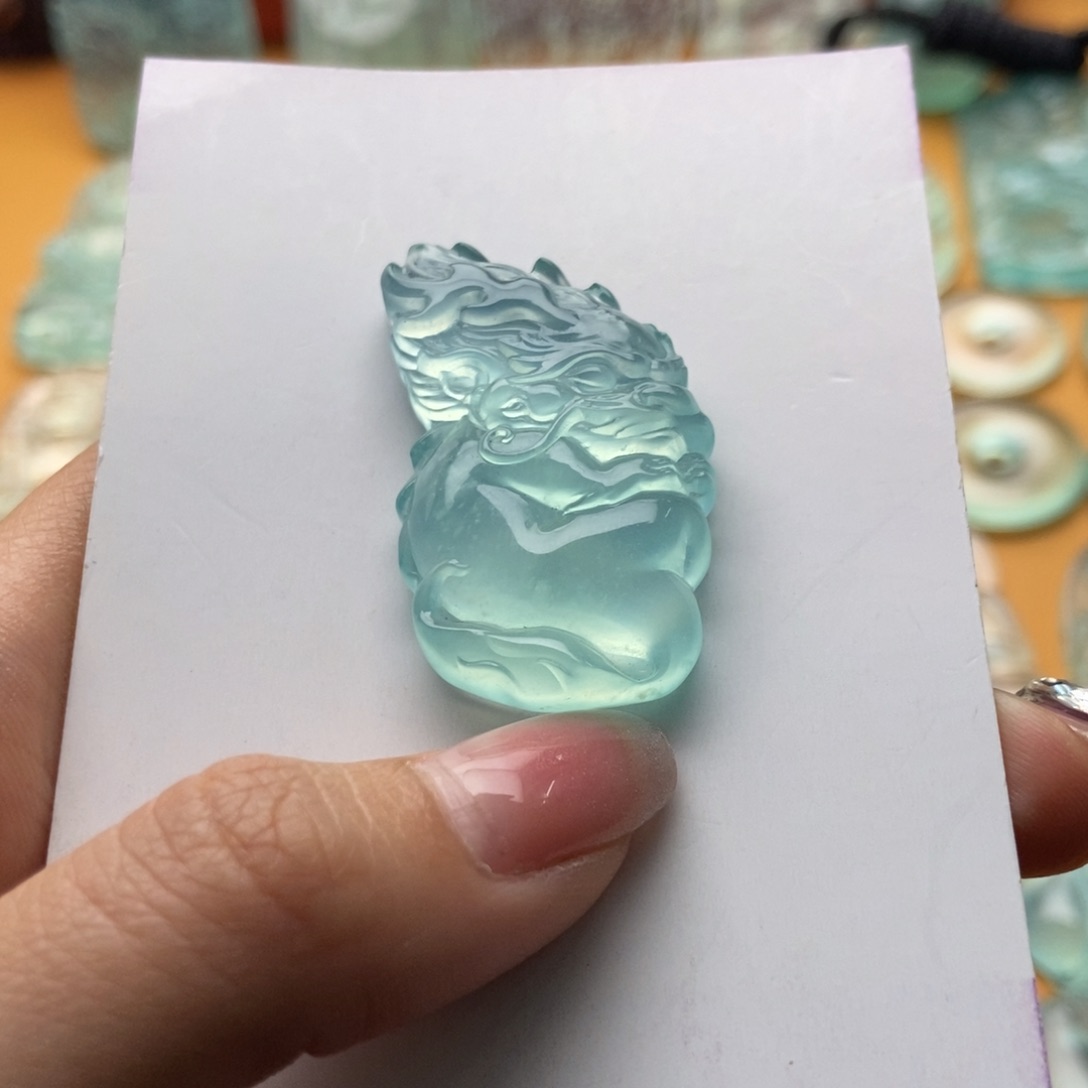 蛇纹石玉颈饰未镶嵌龙bao