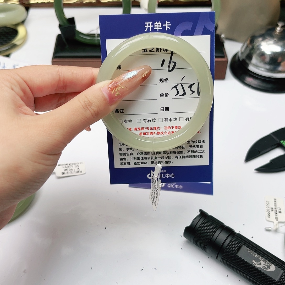 和田玉未镶嵌手镯