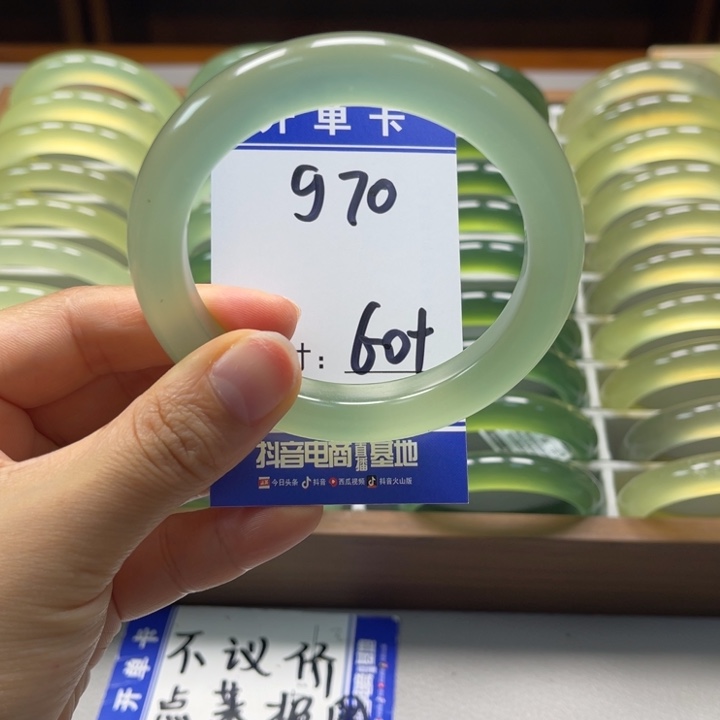 可***美未镶嵌蛇纹石玉手镯