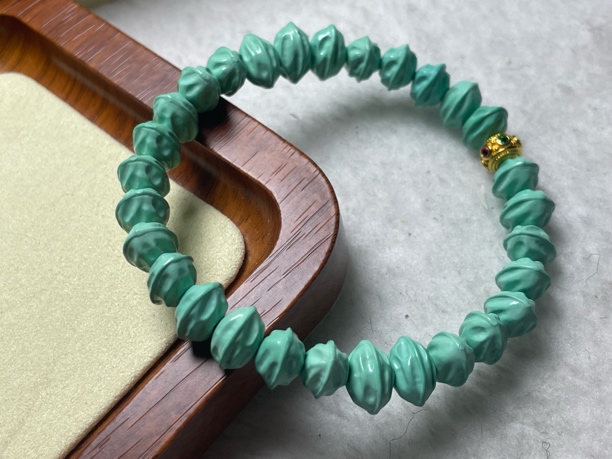 湖北矿石直销绿石绿百香串尺寸8左右盒子里饰品配饰