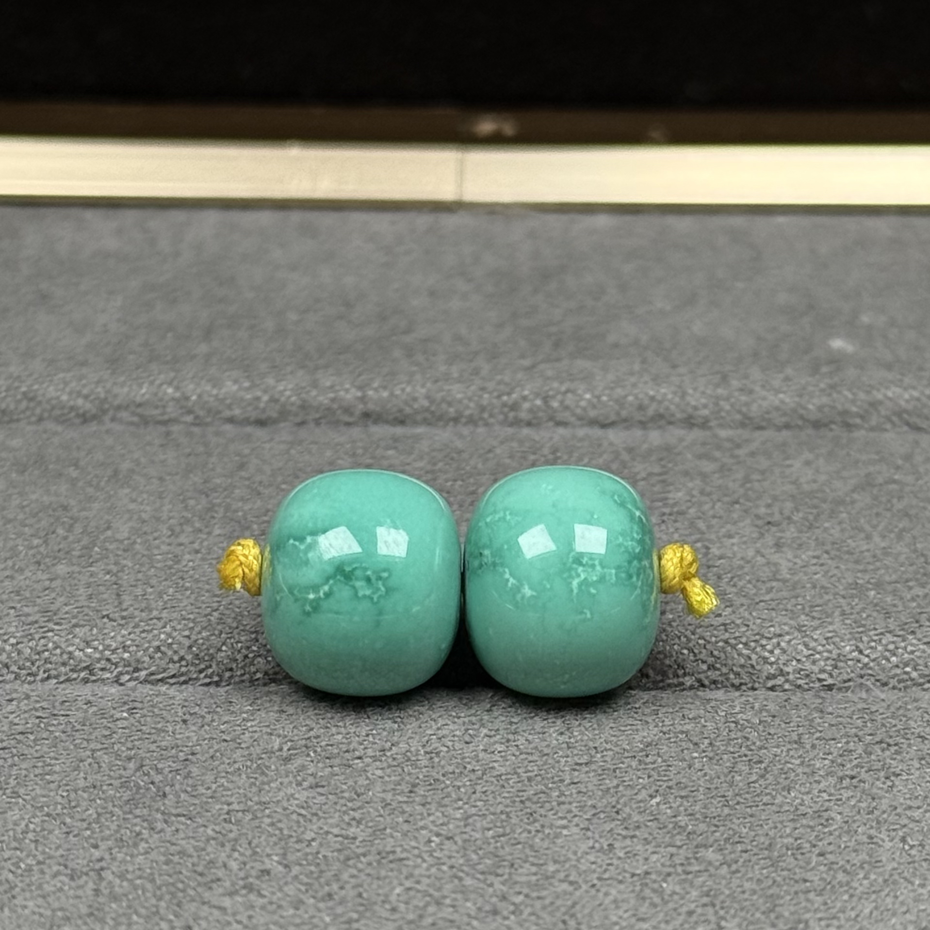 【伟伟鉴定】原矿绿松石 高瓷苹果绿特色纹 老型珠配饰 一套10.7mm