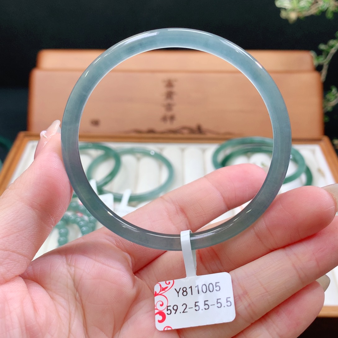 翡翠手镯未镶嵌天然