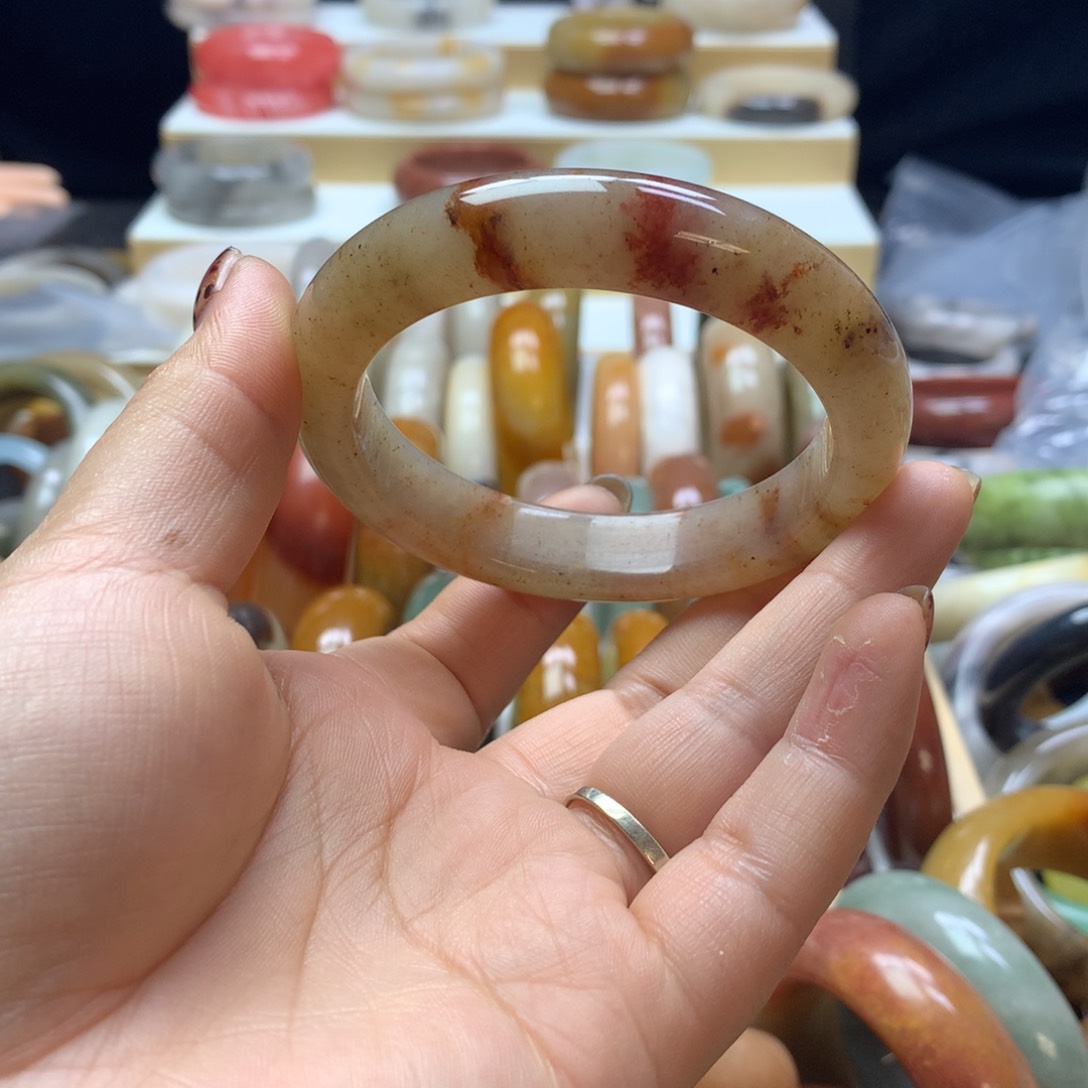 石英质玉手镯未镶嵌