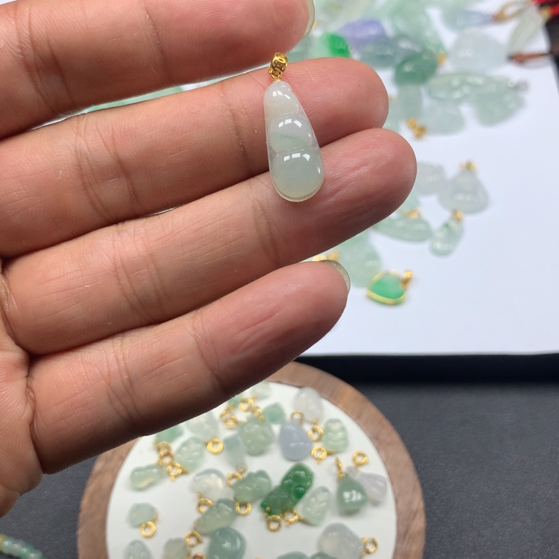 【闪购商品】翡翠颈饰18K金镶嵌豆子