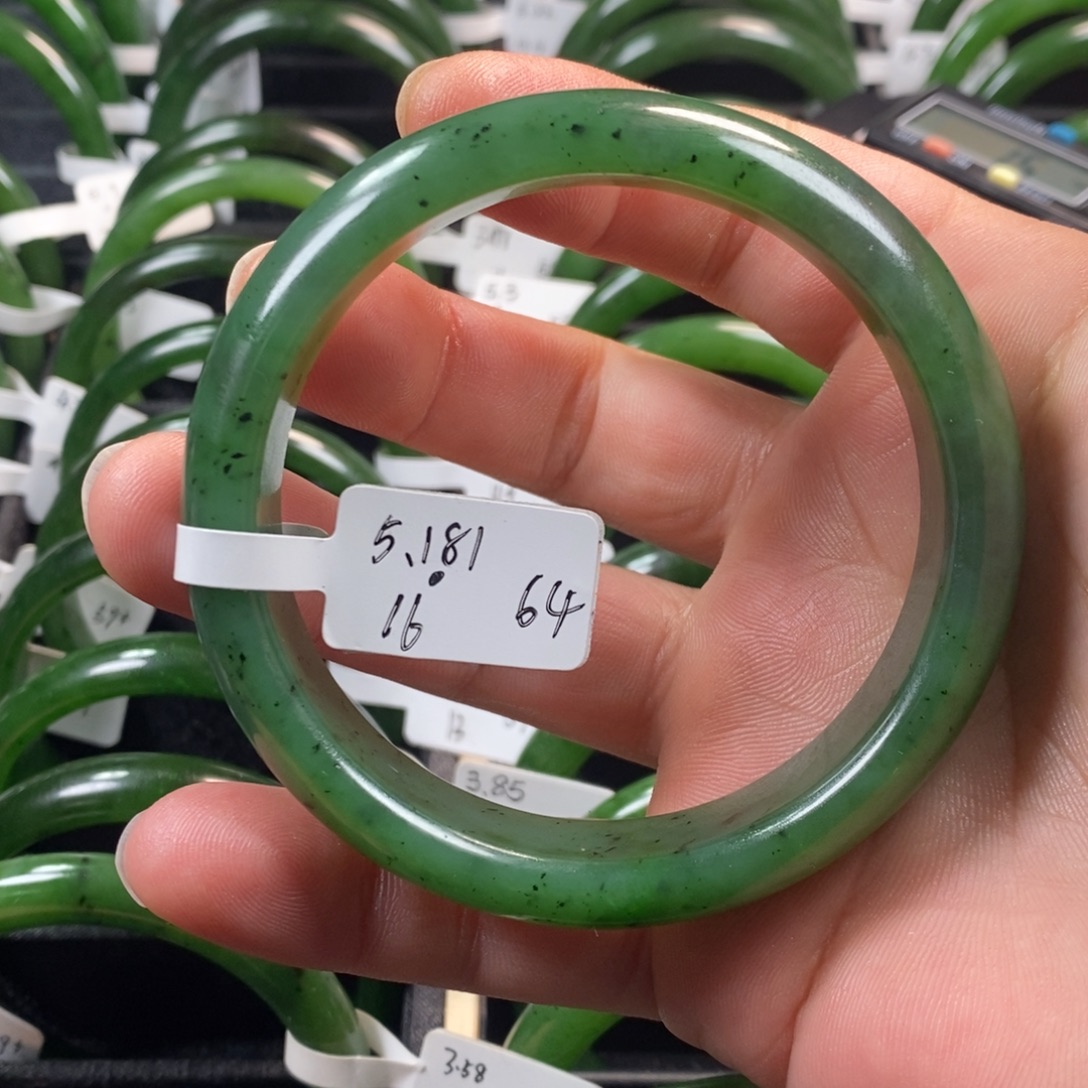 义***哥和田玉（碧玉）未镶嵌手镯微瑕64宽版