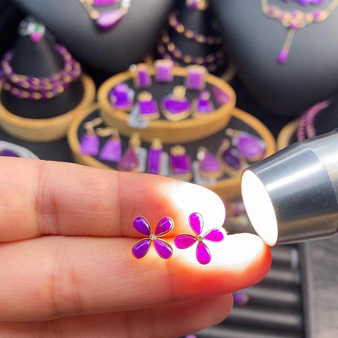 苏纪石（舒俱来）18K金镶嵌耳饰