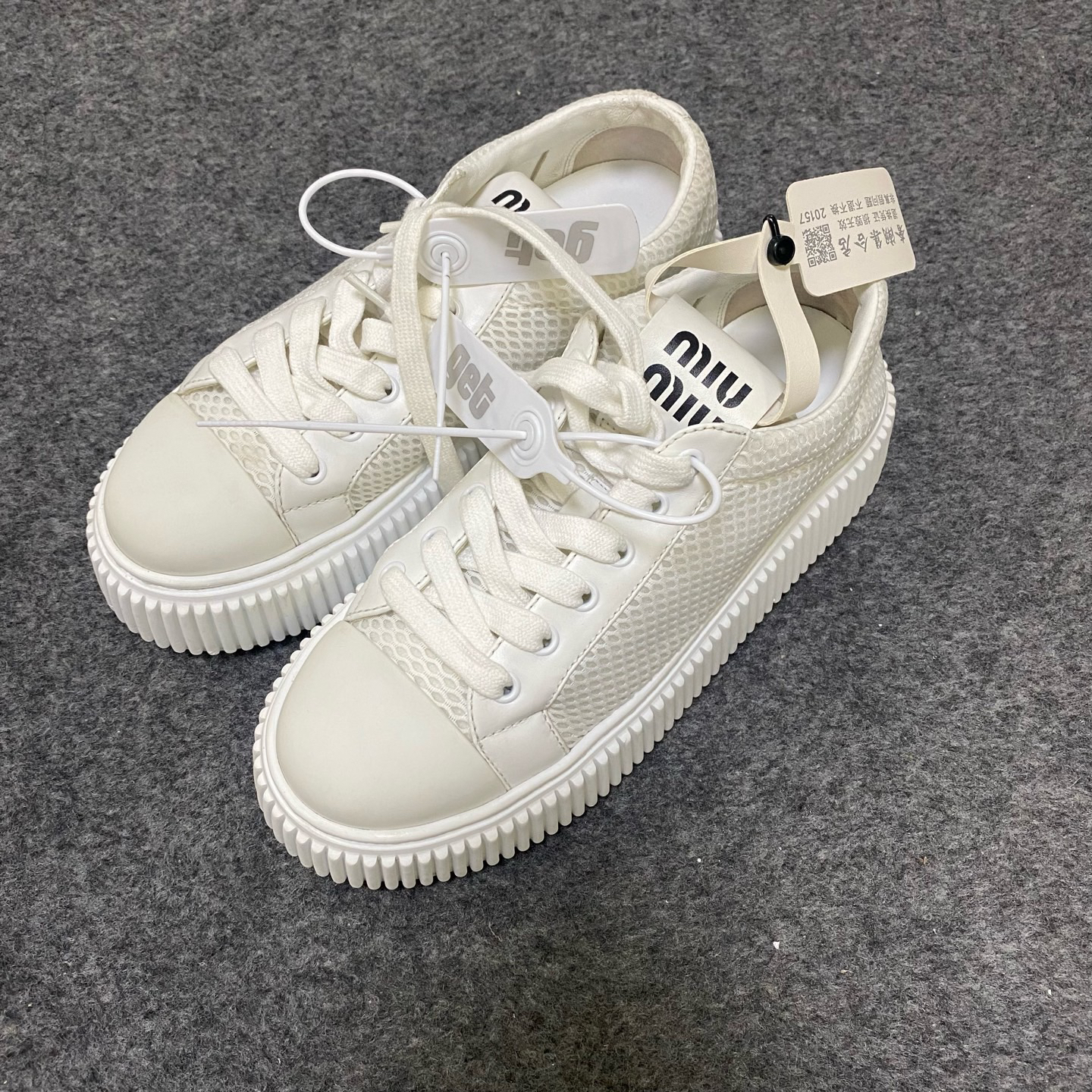 95新 MIU MIU/缪缪 网眼厚底运动 低帮 时尚板鞋36.5码/20157