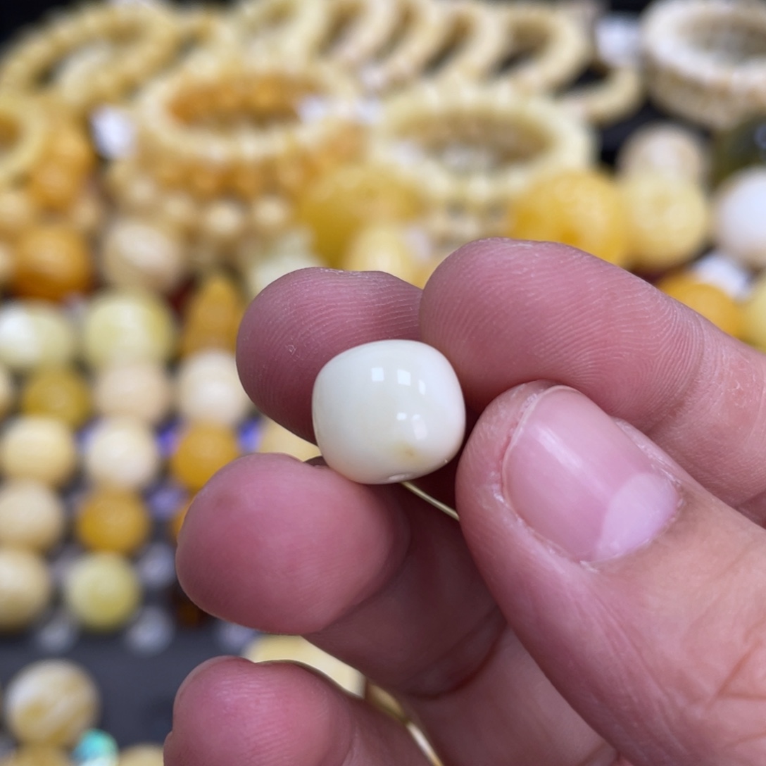 裸石蜜蜡未镶嵌11*9.7mm瑕疵瓷白