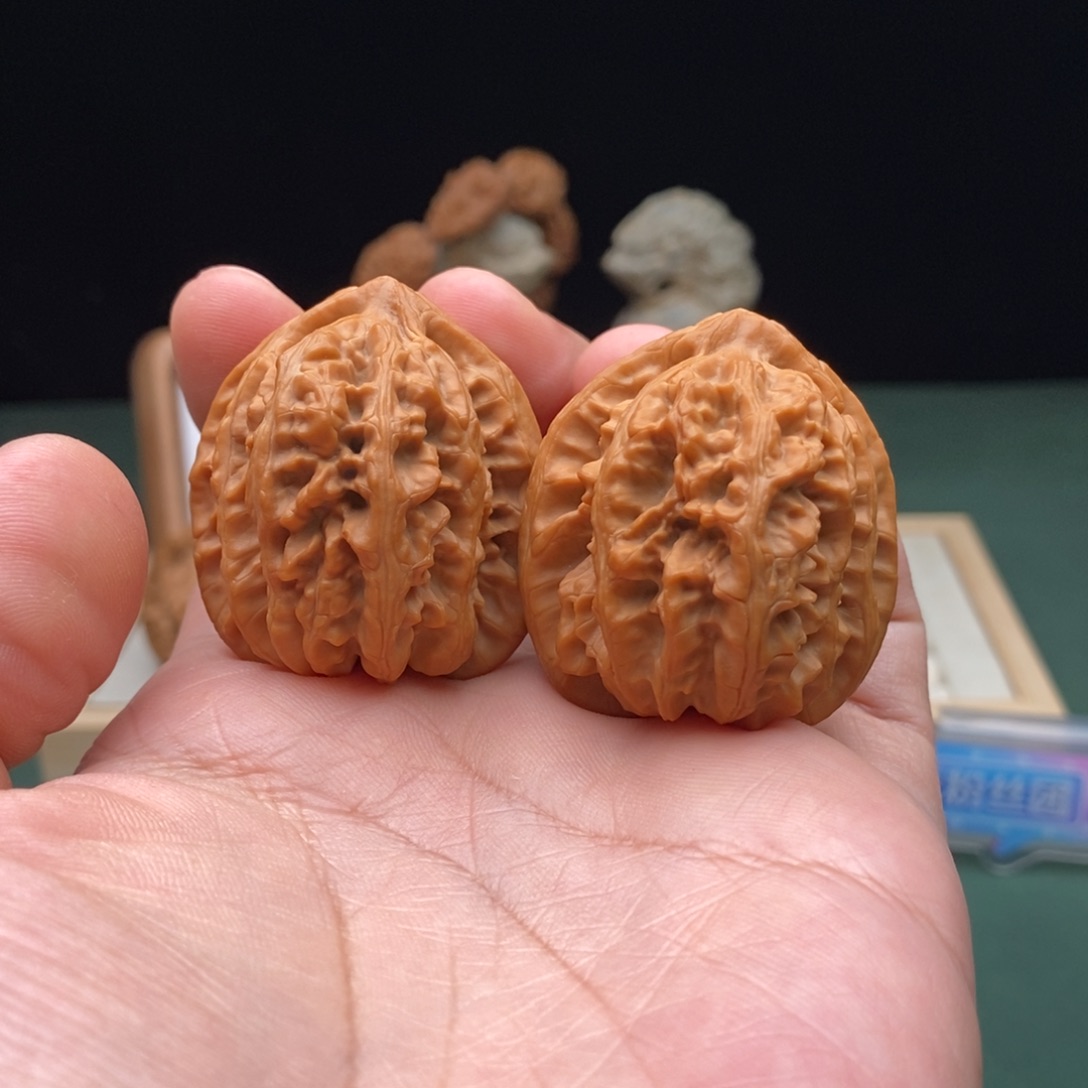 文玩核桃把件肚41尺三羊谷火山小粗筋