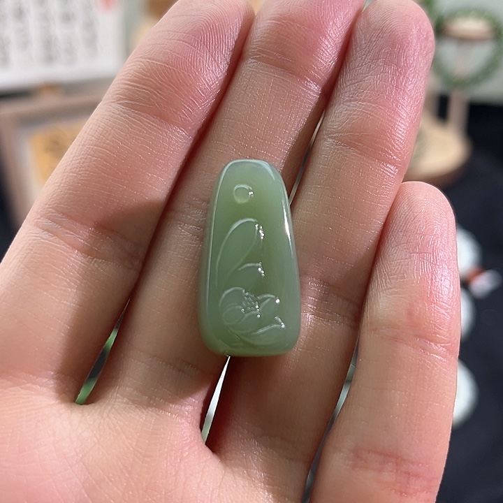 和田玉颈饰未镶嵌碧玉粉青-莲花吊坠