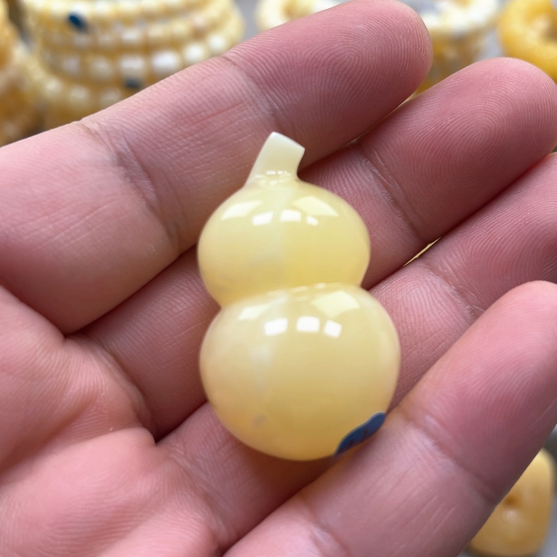 琥珀颈饰未镶嵌吊坠