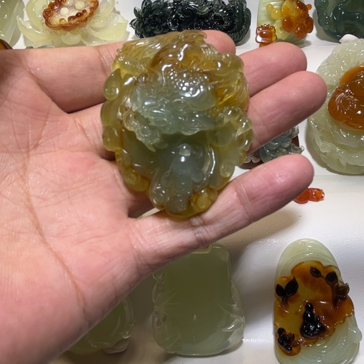 岫玉未镶嵌吊坠(赠链)